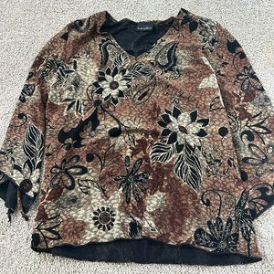Very chic brown flower top